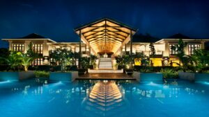 Sejšeli putovanja, Kempinski Seychelles Resort, eksterijer noću