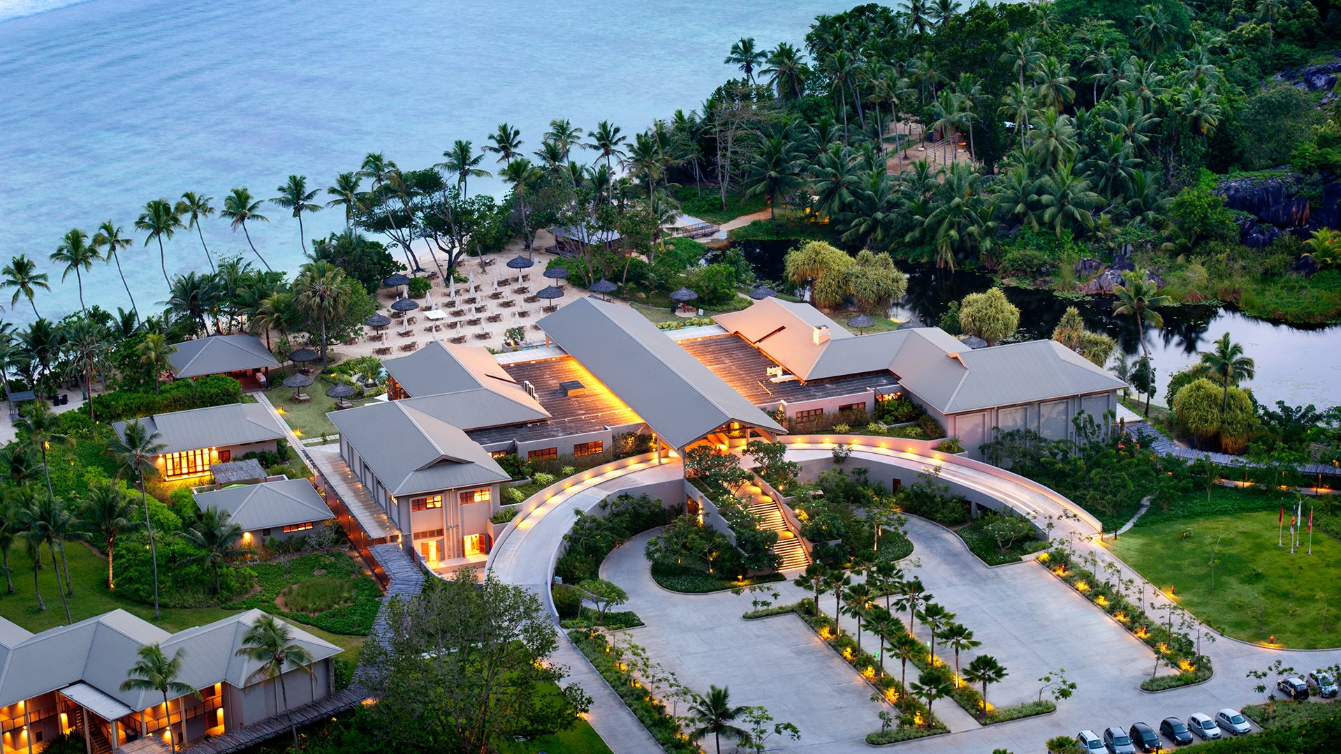 Sejšeli putovanja, Kempinski Seychelles Resort, glavna zgrada
