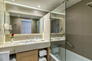 The Royal Apollonia-Limasol-Jumbo Travel-bathroom