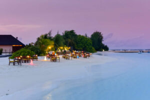 Summer Island-Maldivi-Jumbo Travel-beach restaurant