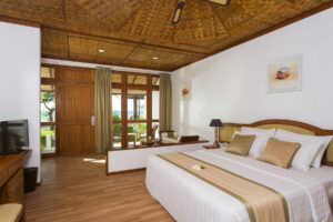 Bandos Maldivi-Jumbo Travel-standard beachfront room 2