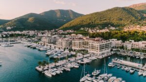 Jumbo_exterior regent porto montenegro